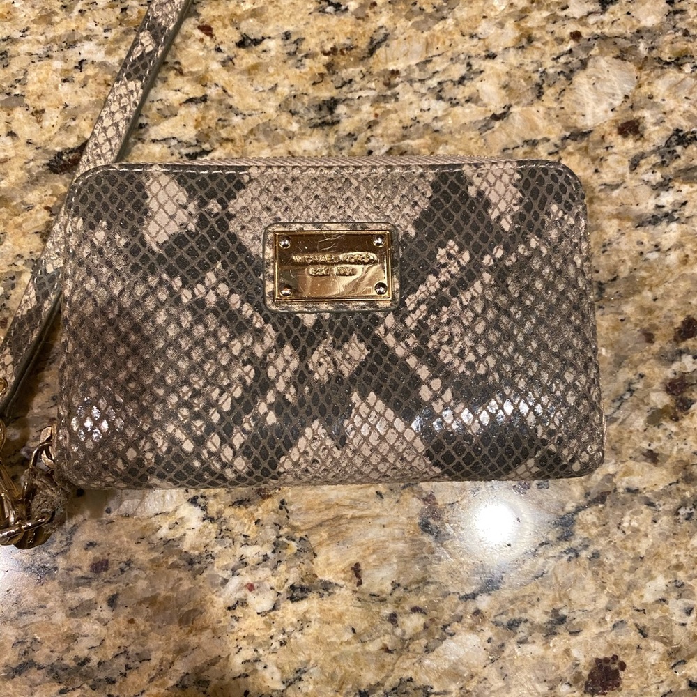 Michael Kors Snakeskin Smartphone Wristlet - Picture 2 of 7